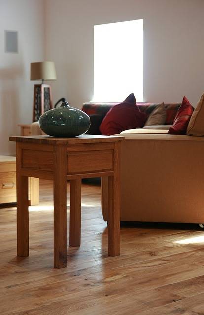 wood-table-2627378_640.jpg